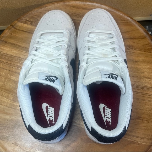 Nike
Dunk SE
Women’s
🌟🪩GLITTER🪩🌟
White/black/team red - Picture 7 of 11